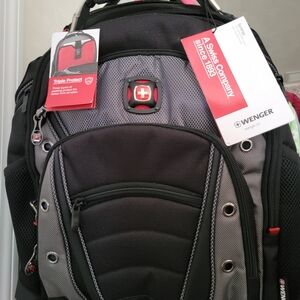 Wenger Synergy Swiss Laptop Backpack, Black/Gray 